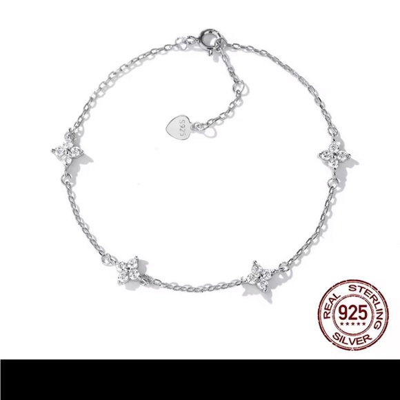 925 Sterling Silver Four-Leaf Clover Bracelet – Lucky Charm, Dainty & Elegant - Picture 2 of 8